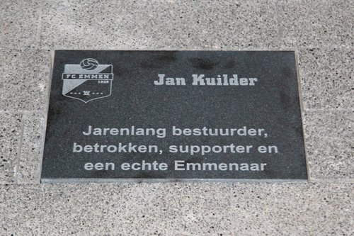 Eretegel gelegd voor Jan Kuilder