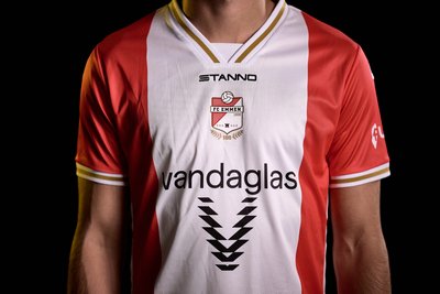 FC Emmen presenteert nieuw thuistenue en Prematch kleding