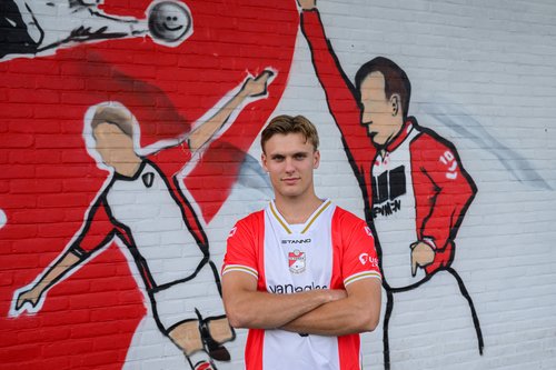 FC Emmen huurt Lukas Larsen