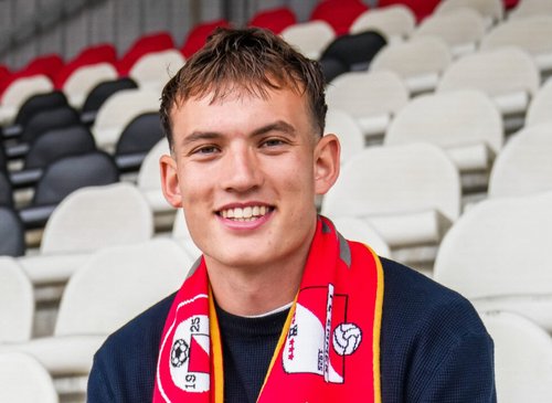 Adam Claridge tekent bij FC Emmen