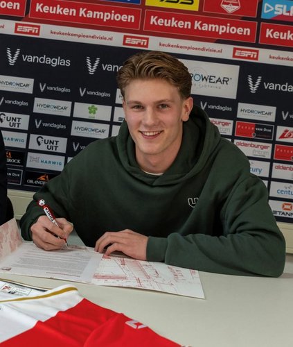 Eerste profcontract bij FC Emmen voor Chiel Sunder
