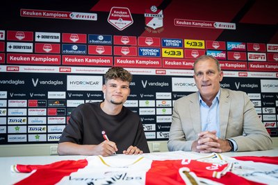 Sybrand Veldhuis van SC Cambuur naar FC Emmen.