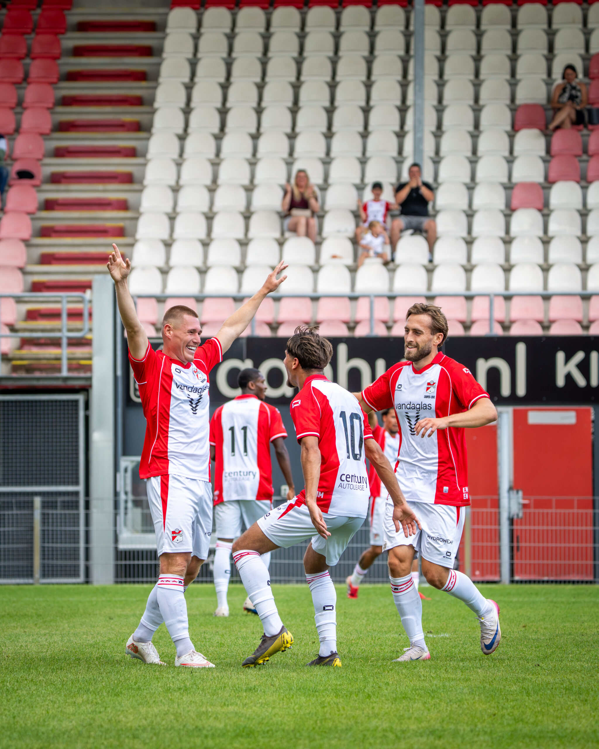 Overtuigende winst FC Emmen in laatste wedstrijd van de voorbereiding