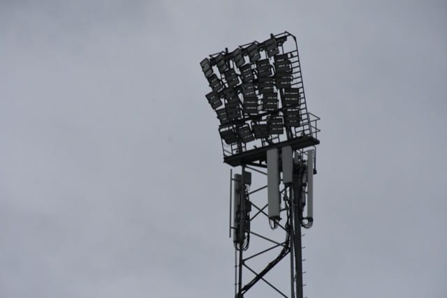 Geniaal: Besuijen (FC Emmen) schiet vanuit de middencirkel fantastisch raak